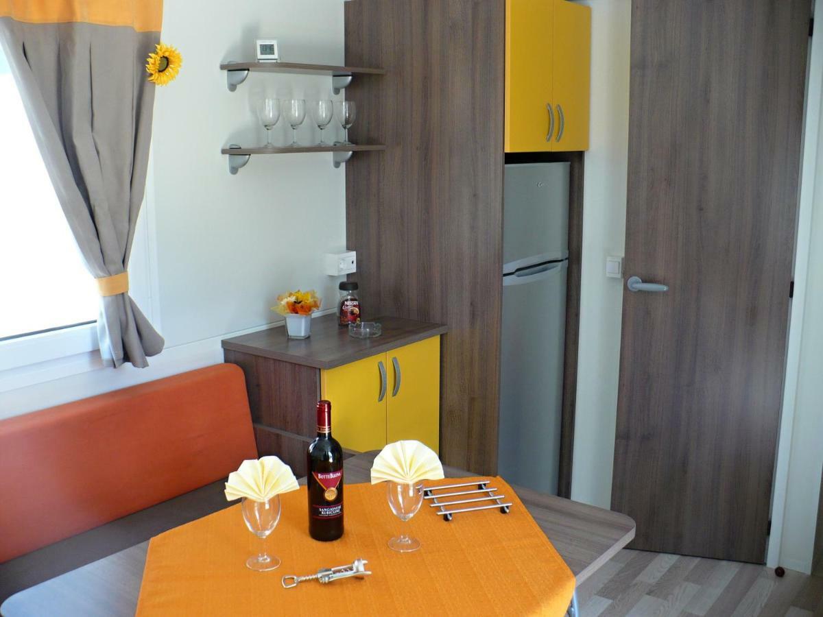 Victoria Mobilehome In Solaris Fkk Naturist Camping Resort Poreč Eksteriør billede